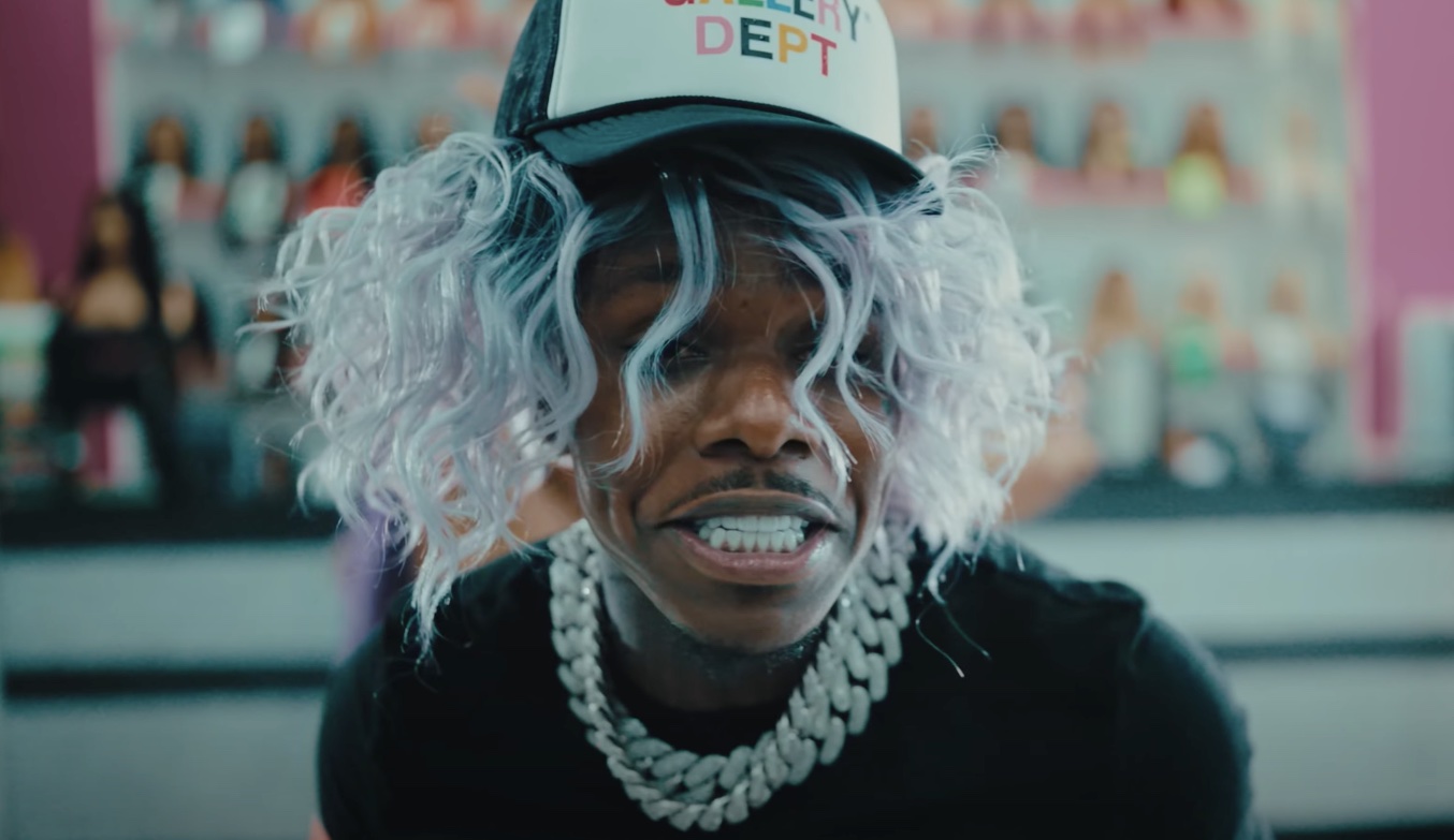 DaBaby Feat. Moneybagg Yo – “Wig” (Video)